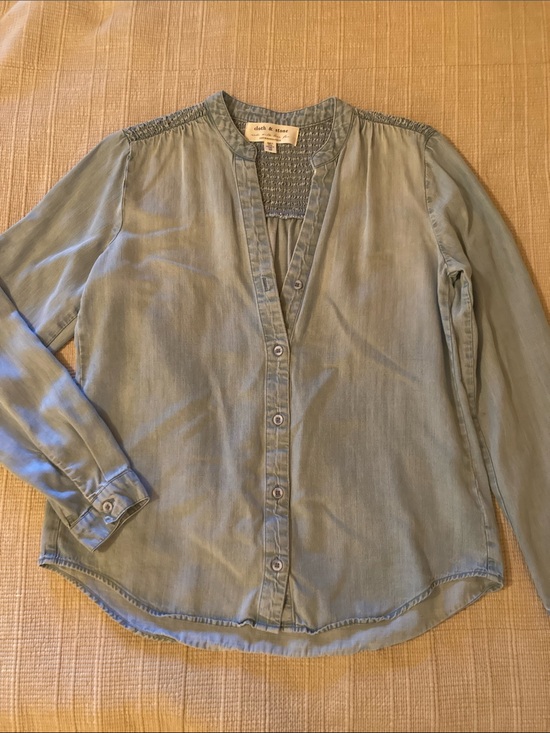 cloth & stone Tops - Anthropologie Cloth & Stone Chambray Button-up in Light Blue